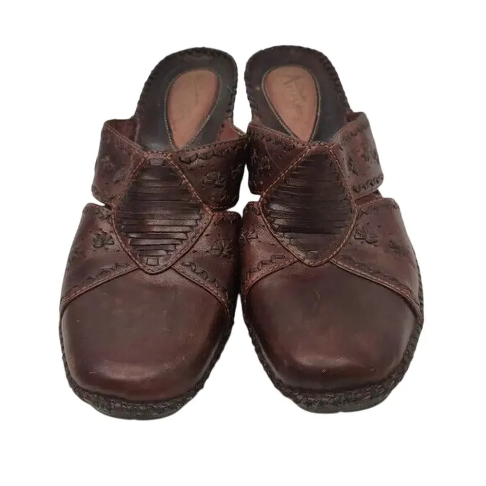 Clark’s brown Leather Wedge Mule sz 9